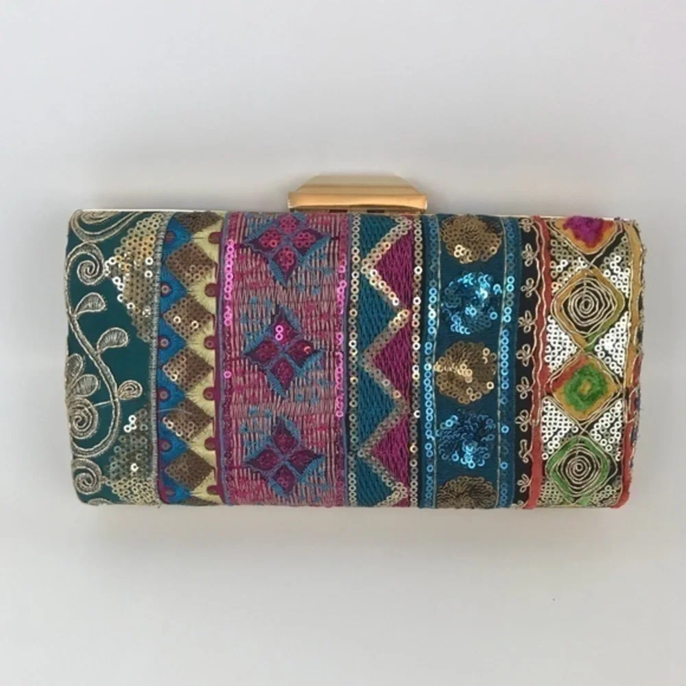 HP 12/14 BellaKiara Beautiful clutch for all seasons